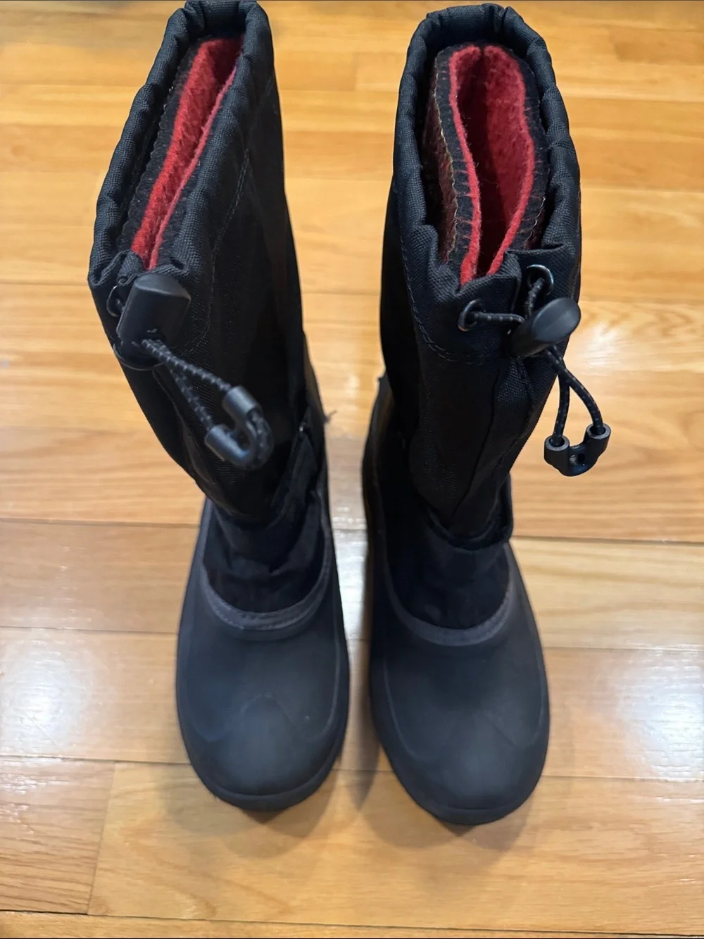 Kamik boys snowboots size 7 .